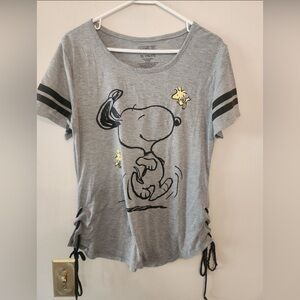 Peanuts Juniors xl Gray with Snoopy Short Sleeve T-Shirt
